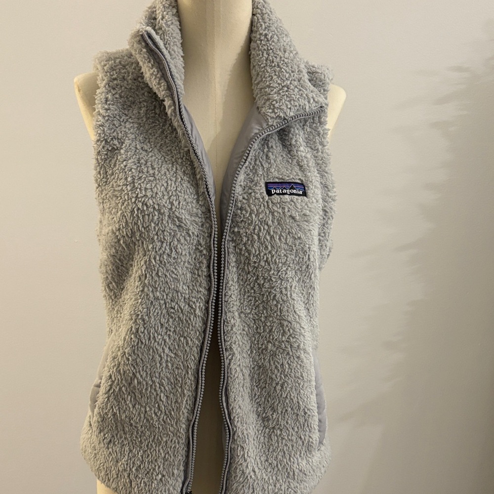 Patagonia small Soft Gray Los gatos Sherpa Vest women’s